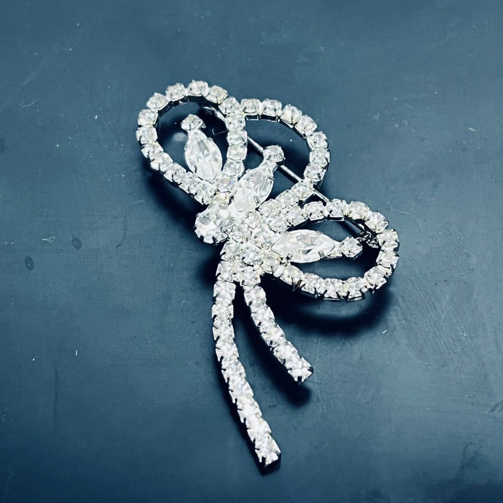 Vintage Silver Tone And Rhinestone Ribbon Brooch - Picture 2 of 5